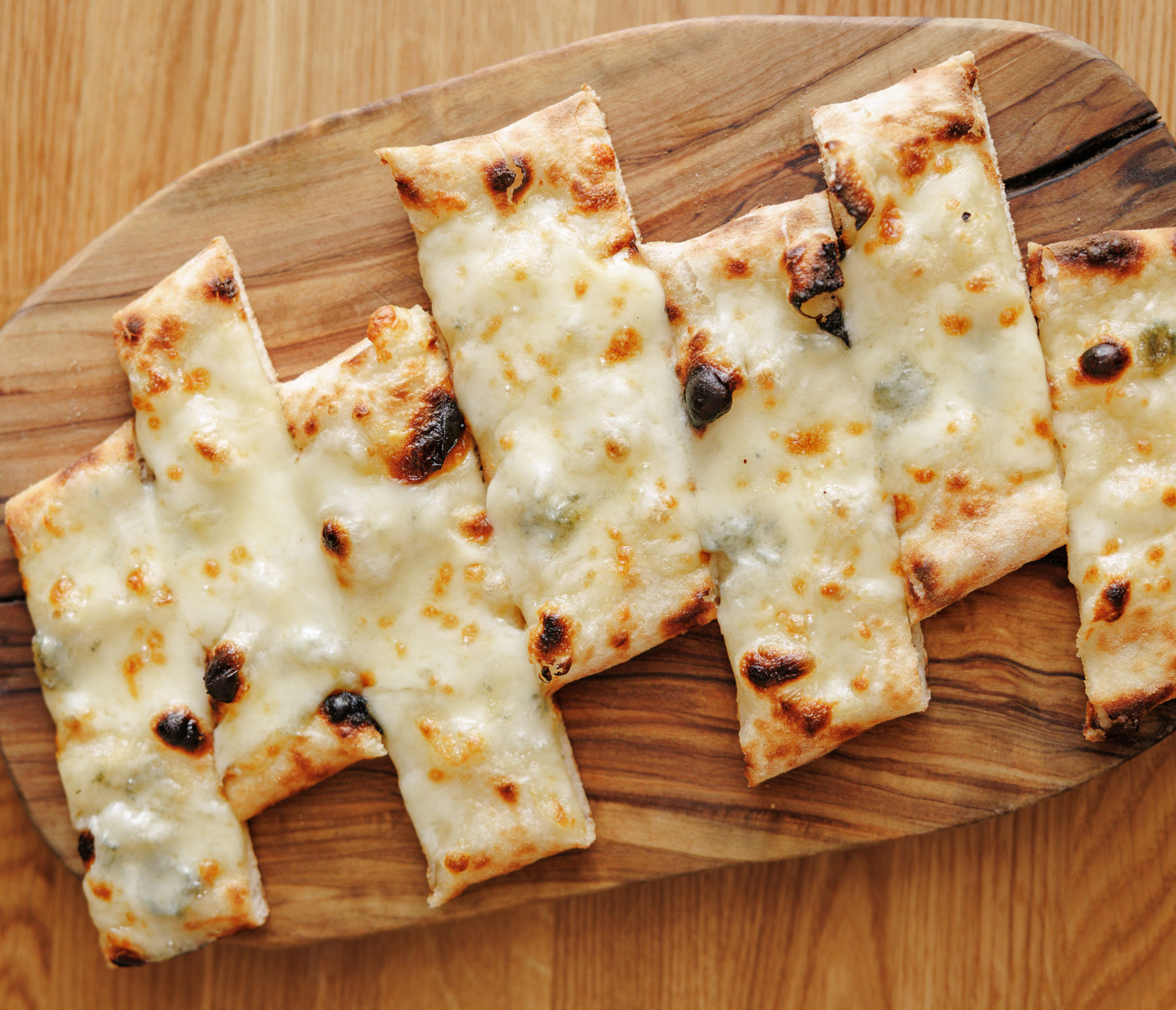 Focaccia con mozzarella Fior di Latte e gorgonzola dolce